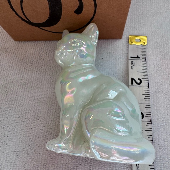 NIB Fenton Glass Cat - Picture 2 of 3